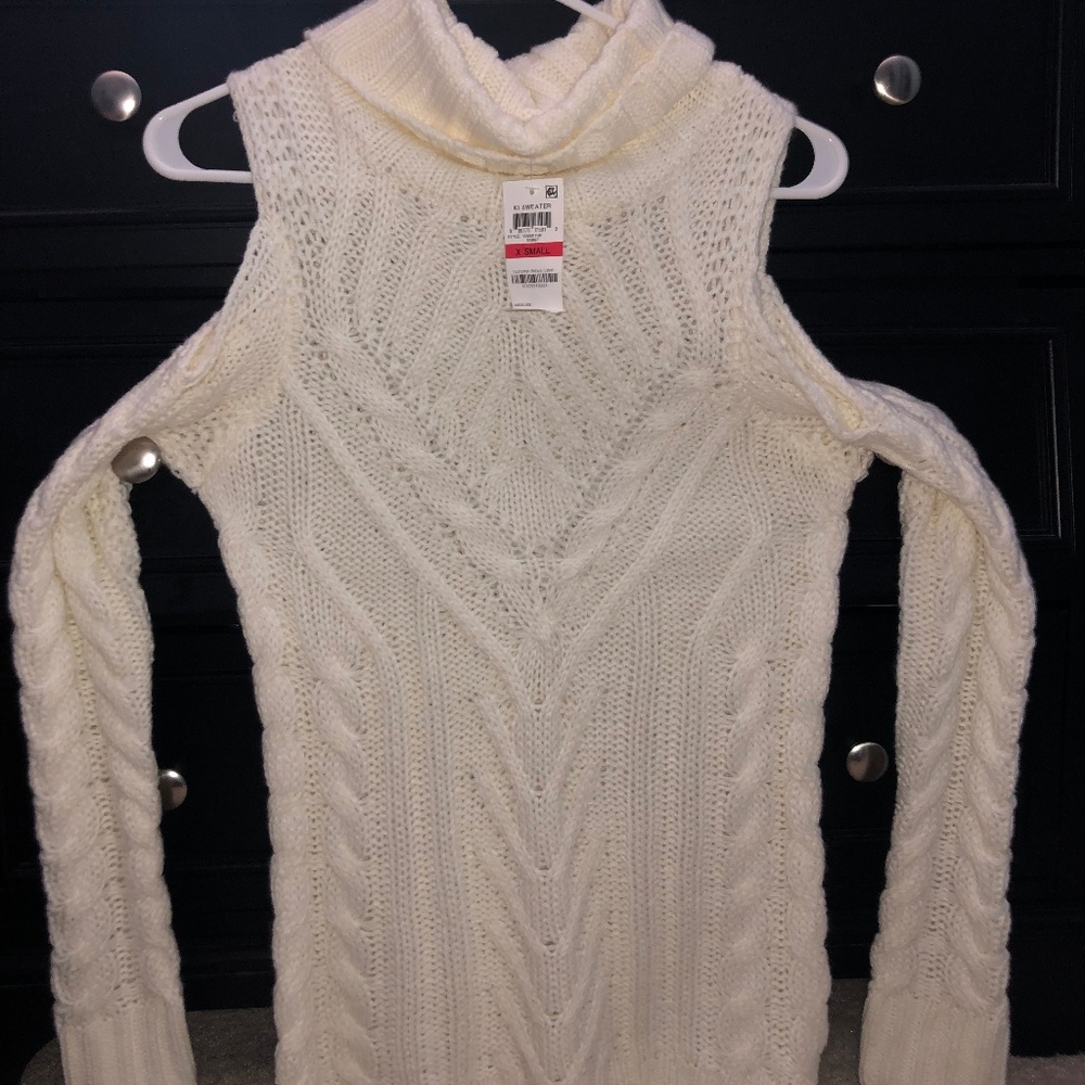 Cream/Off White Sweater